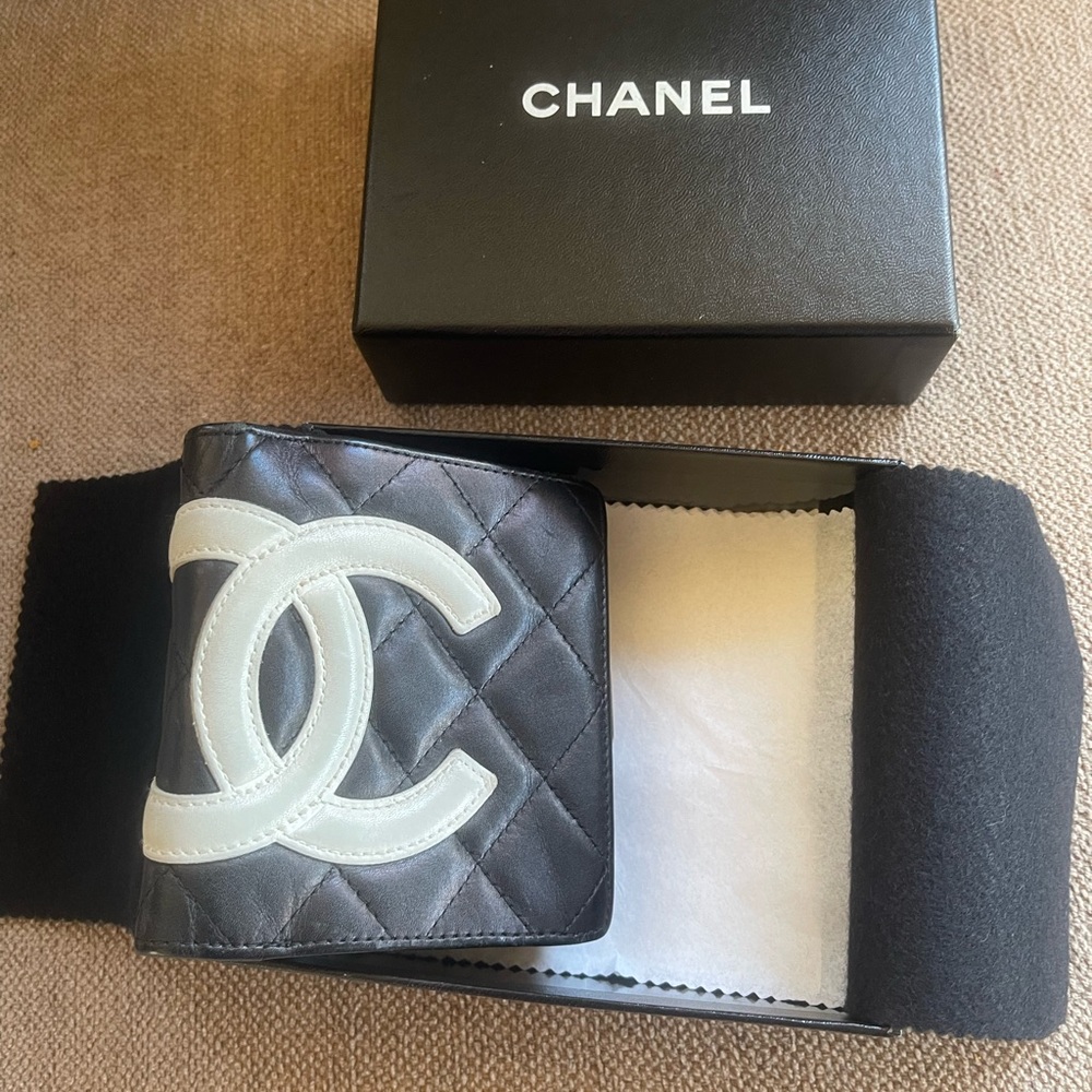 Chanel Black and Cream Quilted wallet and  Card Holder.Authentic! - Picture 4 of 10